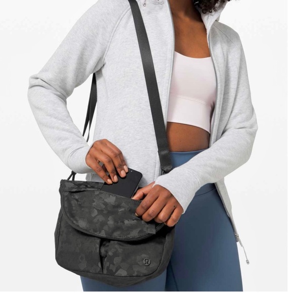 LULULEMON All Night Festival Bag in Jacquard Camo Obsidian/Black - Picture 1 of 16